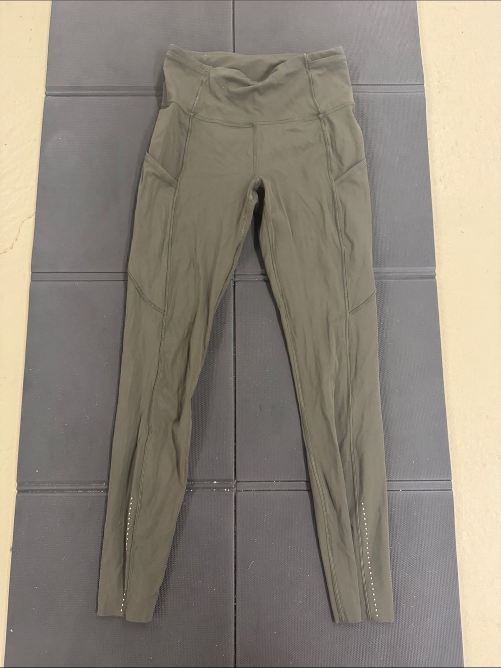 High-Waist Fast and Free Lululemon Olive Green with Side Pockets